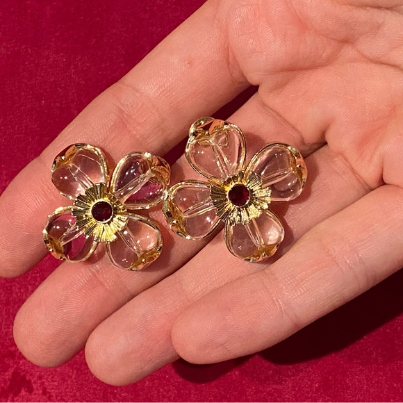 18k Gold Plated Resin Flower Earrings - Picture 3 of 3